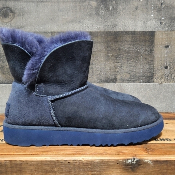 New UGG Classic Cuff Short Boot | Size 5.5 W - Picture 3 of 10